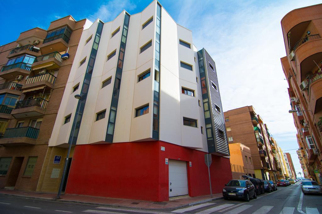 Apartamentos 16:9 Playa Suites อัลเมรีอา ภายนอก รูปภาพ