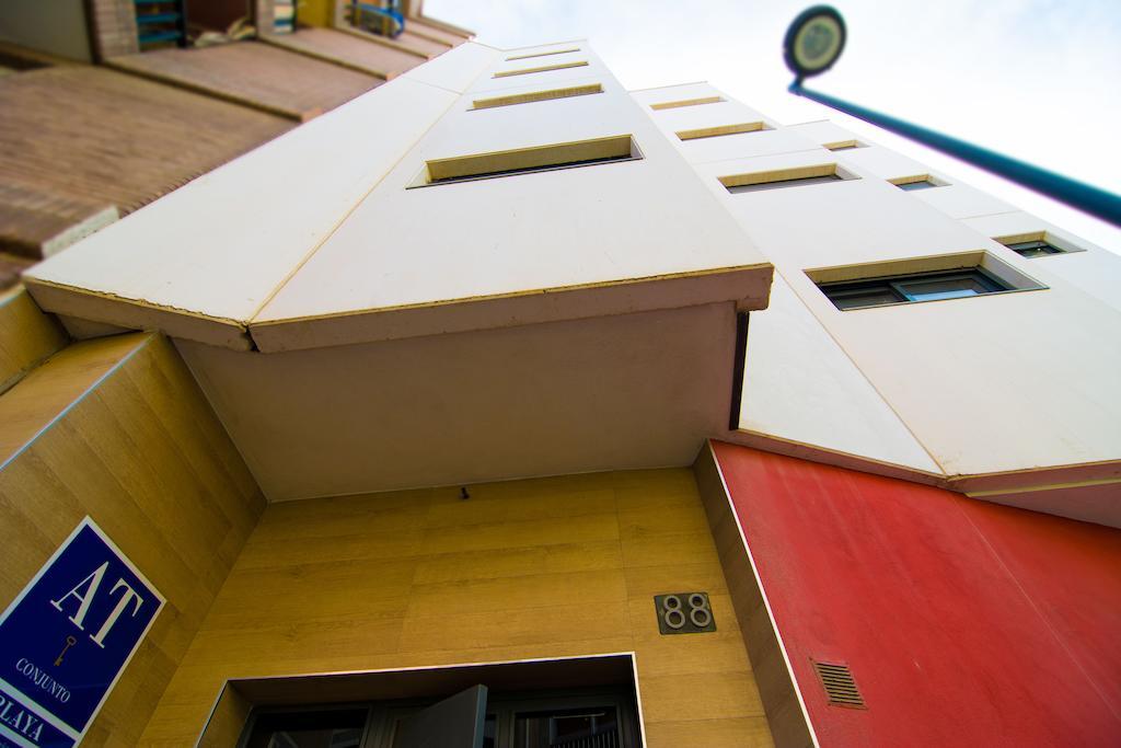 Apartamentos 16:9 Playa Suites อัลเมรีอา ภายนอก รูปภาพ