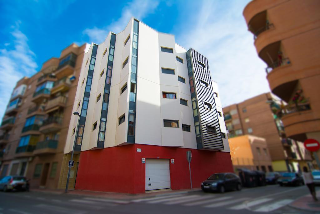 Apartamentos 16:9 Playa Suites อัลเมรีอา ภายนอก รูปภาพ